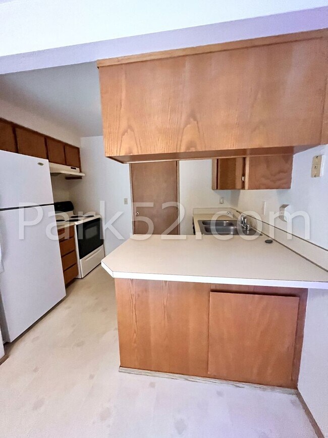 Building Photo - 2 Bedroom Puyallup Area Townhome