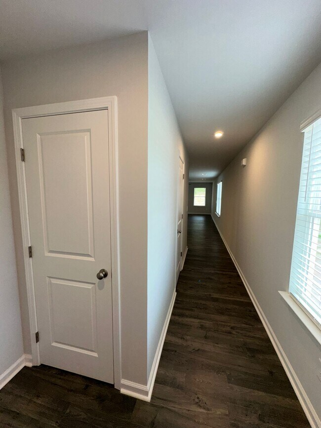 Building Photo - 213 Boneset Dr