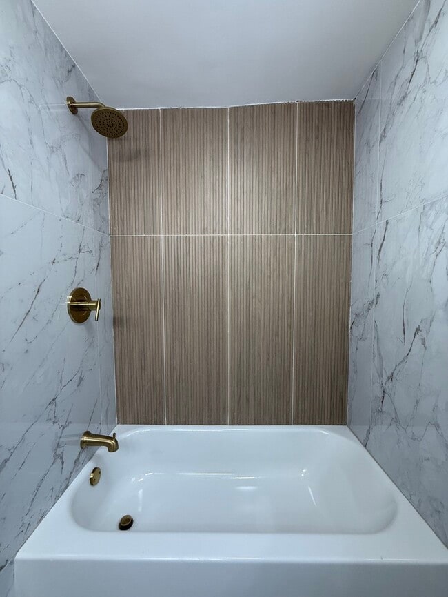 Building Photo - 92 Fairview Ave