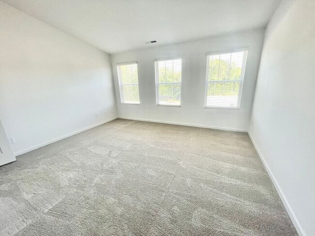 Building Photo - 2 br 2.5 ba townhome, close to I-85, dining and shopping -AVAILABLE NOW