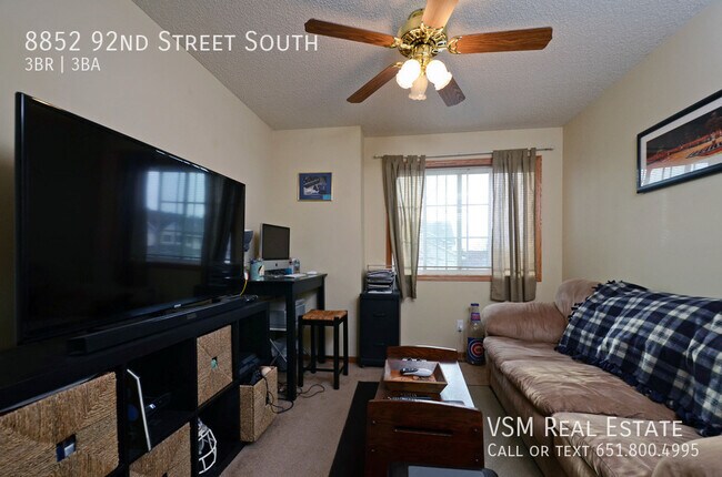 Building Photo - GORGEOUS 3 bedroom, 2.5 bathroom townhome ...