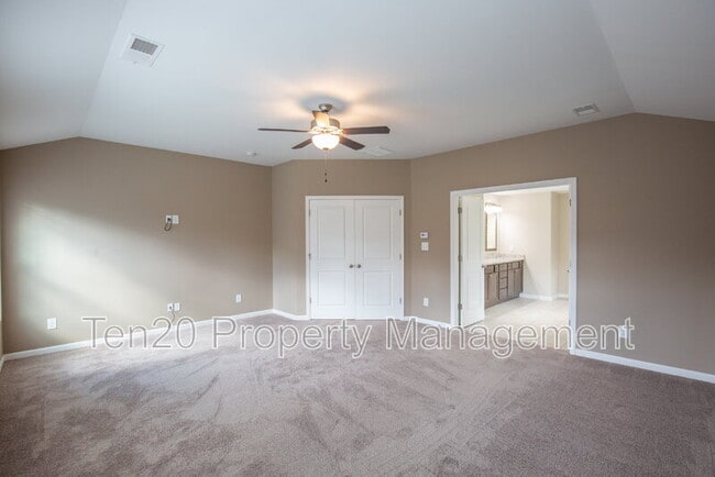 Building Photo - 122 Cedar Wy