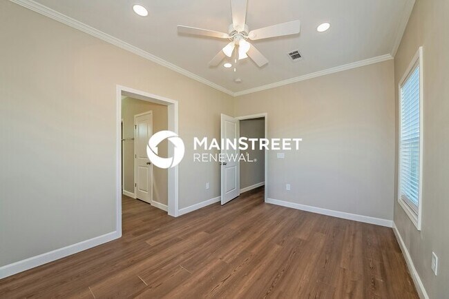 Building Photo - 3 Bedroom Pet-Friendly Home in North Port, FL with Main Street Renewal