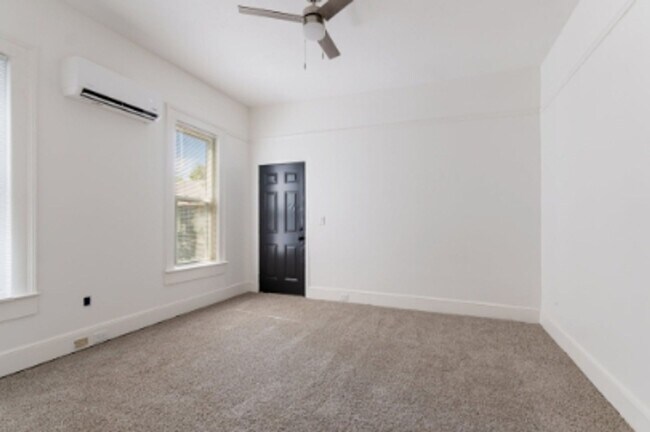 Building Photo - 1 Bedroom Duplex COMPLETELY UPDATED with D...