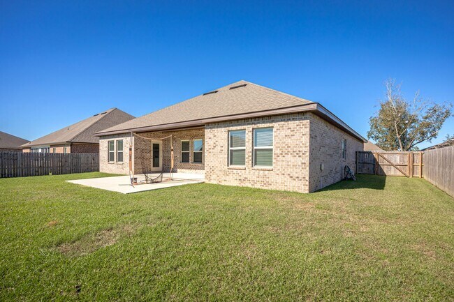 Building Photo - Beautiful 4 Bedroom 3 Bath Home!