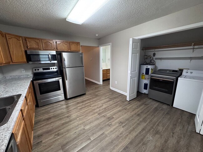 Building Photo - 2 Bed 1.5 Bath Apartment in Benton