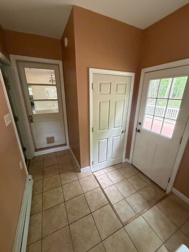 Building Photo - 3BD/1BA Single Family Home in Westbrook - Available Now