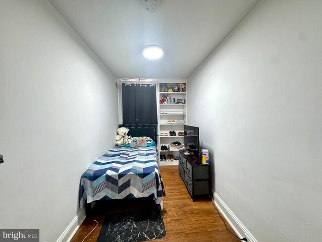 Building Photo - 827 Hampshire Rd