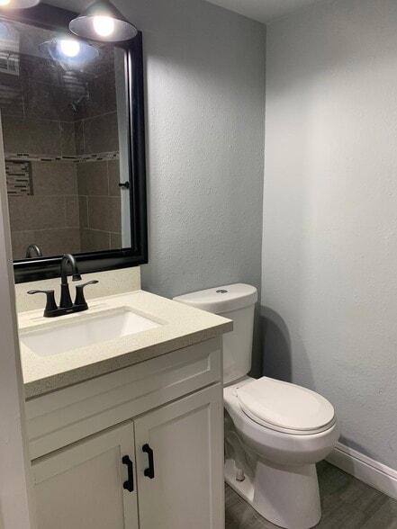 Building Photo - 1900 Peach Ave