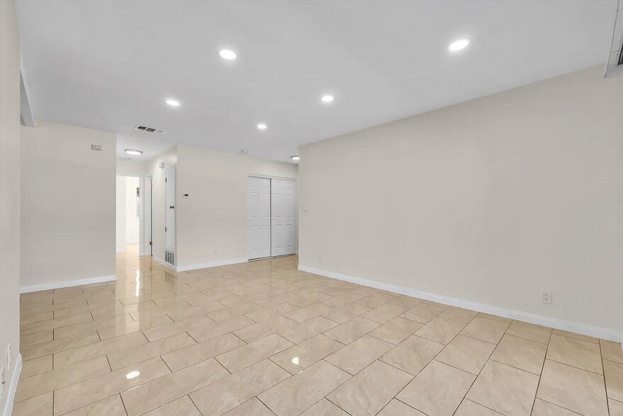 Building Photo - 1250 S Brookhurst St