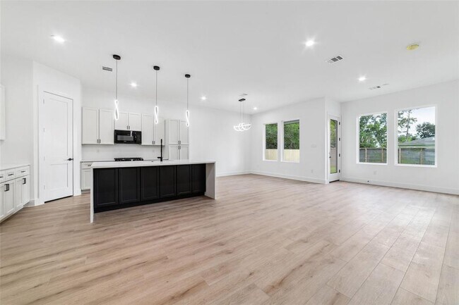 Building Photo - 8106 Talton St