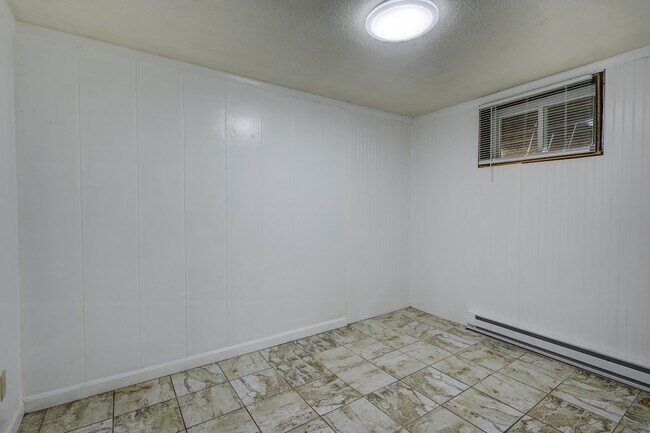 Building Photo - 12 Emery Ln