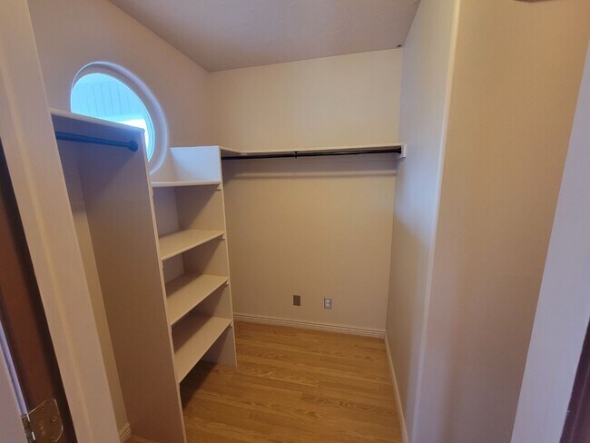 Building Photo - 260 N Bliss Ct