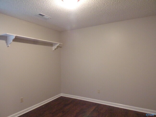 Building Photo - 100 Tess Cir