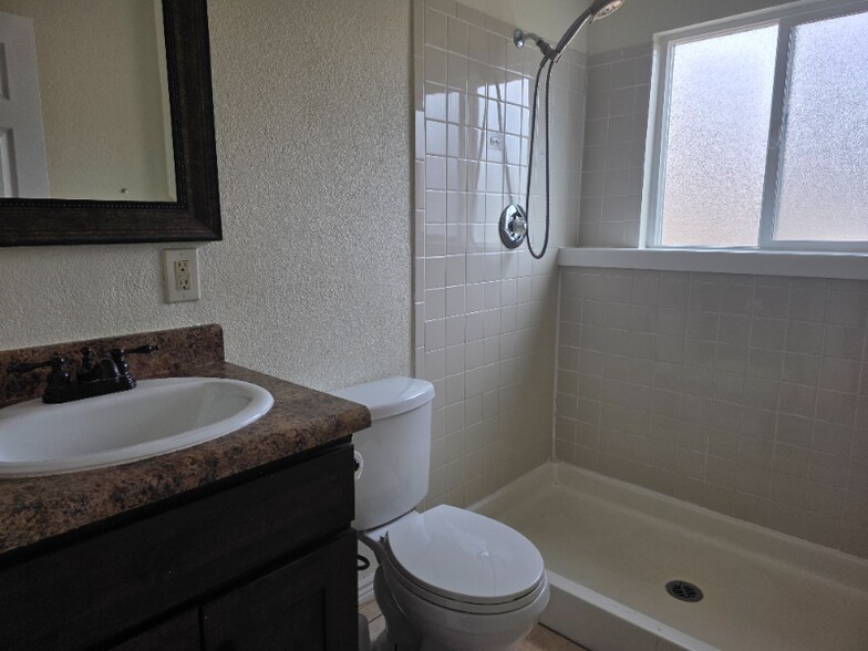 Building Photo - 2844 Lexington Ln