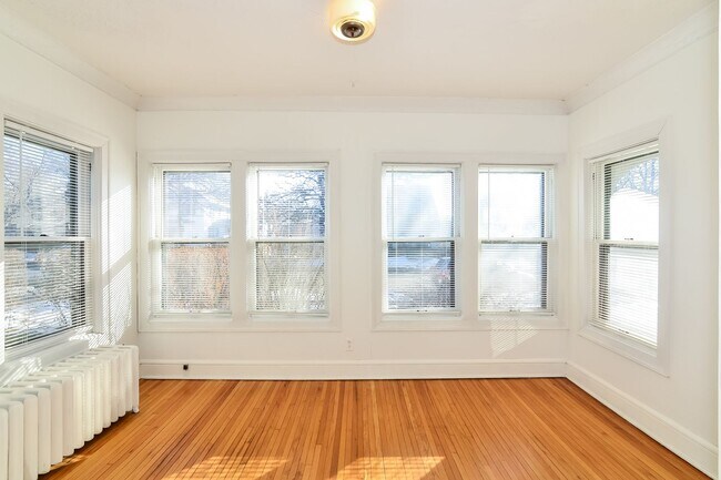 Building Photo - 1067-1069 Saint Clair Avenue