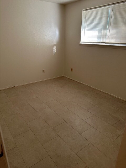 Building Photo - 3719 Tiffany Dr