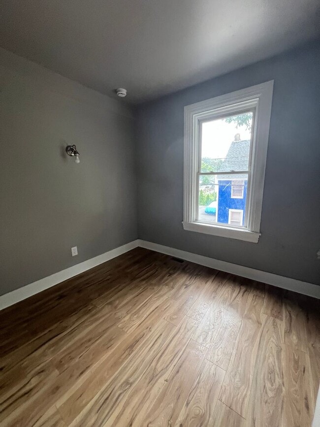 Building Photo - Single 3 BR House, close to downtown Lanca...