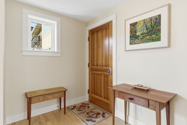 Building Photo - Boutique Bainbridge Condominium