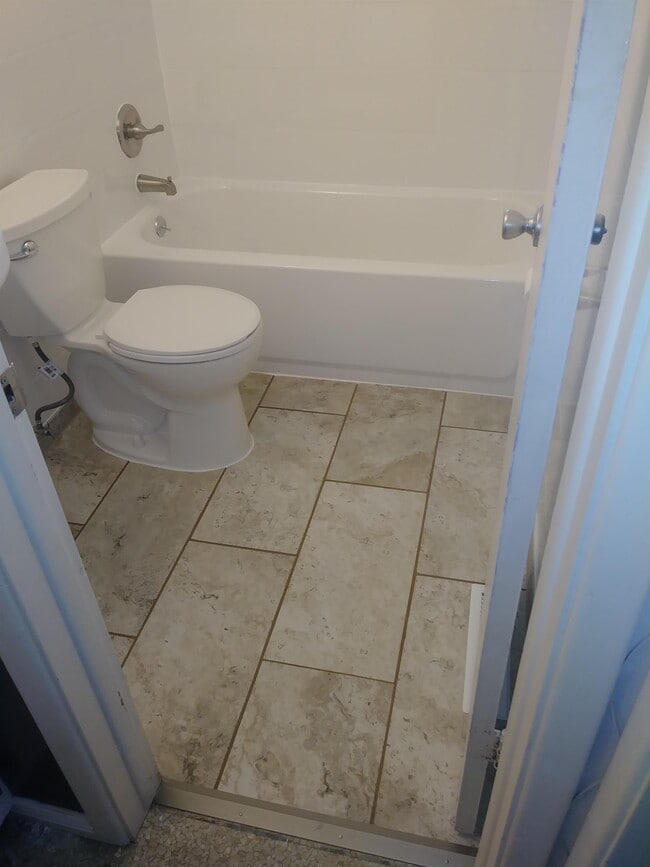 Building Photo - 825 34th St