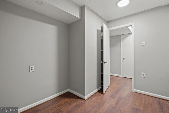 Building Photo - 5863 Jackson Oak Ct