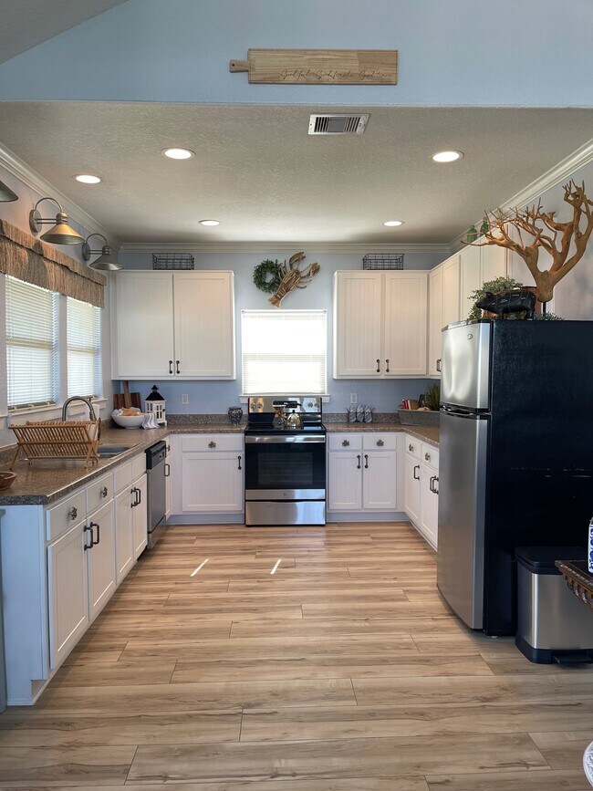 Building Photo - 971 Kent Dr