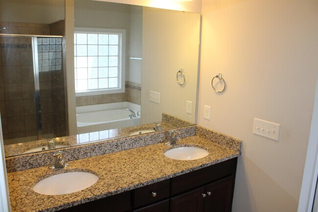 Building Photo - 241 Vinewood Pl