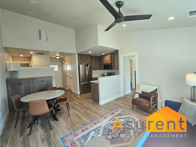 Building Photo - Beautiful fully furnished, single level 3 ...