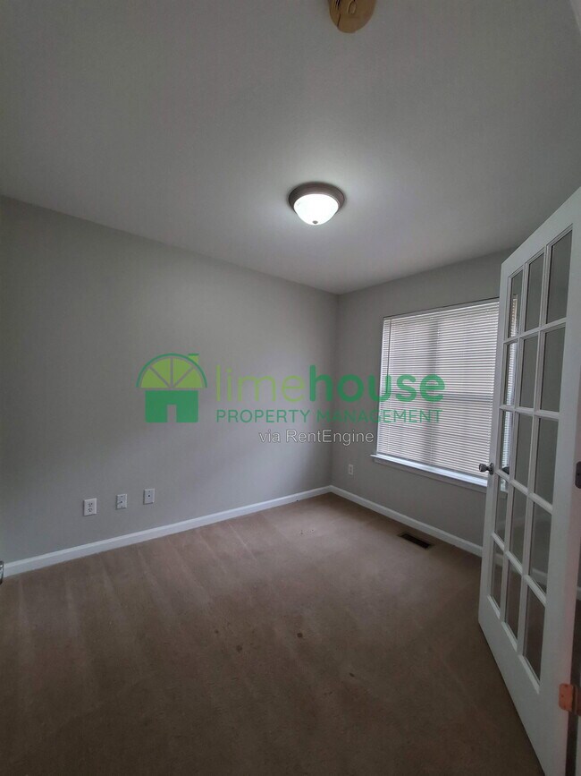 Building Photo - 420 W 30th St