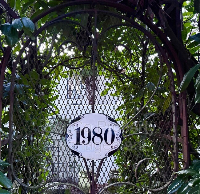 Building Photo - 1980 SW Terrace Dr