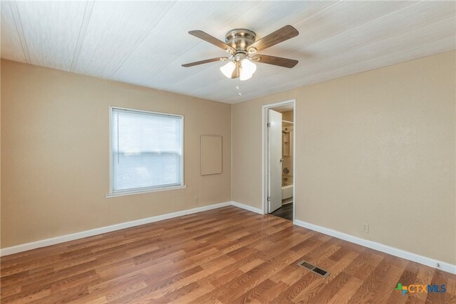 Building Photo - 5576 Helm Ln