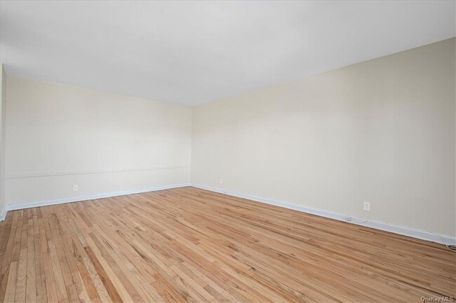 Building Photo - 437 Pelham Rd