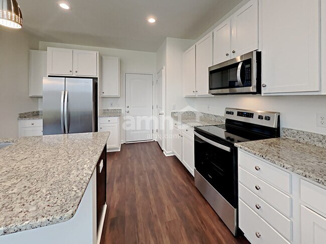 Building Photo - 3321 Milkweed Dr
