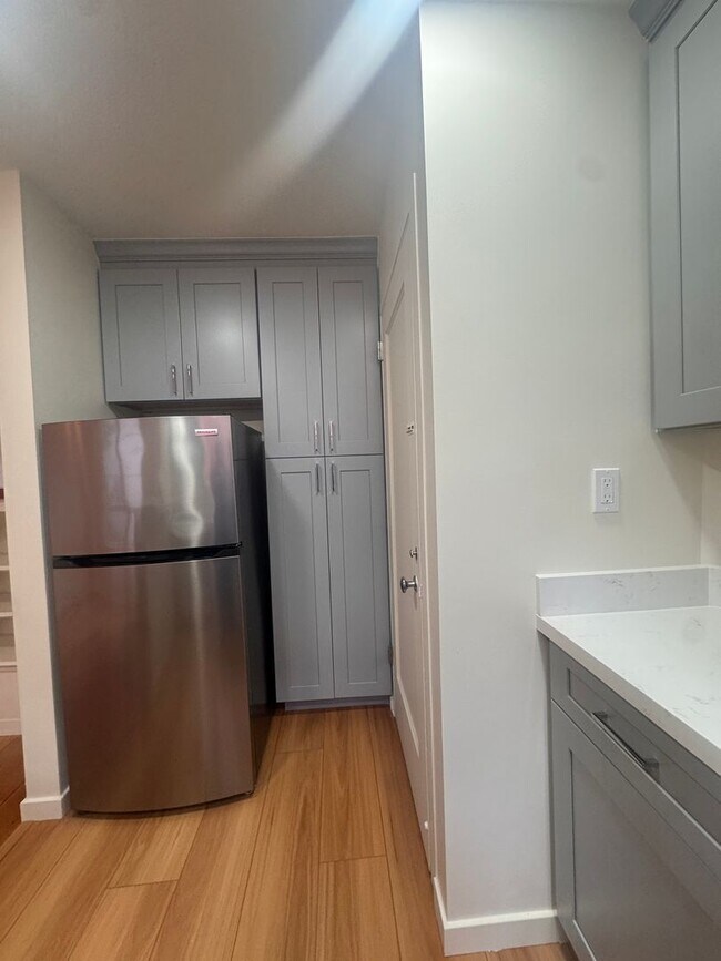 Building Photo - 31 Excelsior Ct