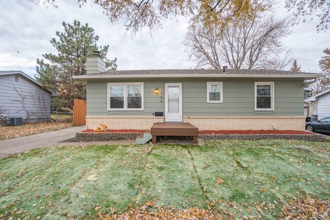 Building Photo - 106 NE Grant St