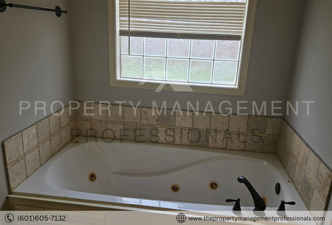 Building Photo - 121 Cherry Laurel Cir
