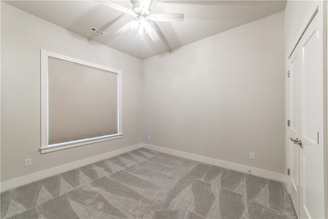 Building Photo - 6417 S 62nd St