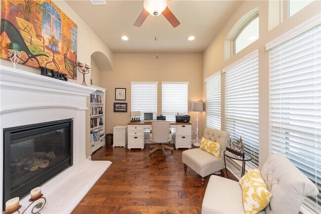 Building Photo - 4120 Vinalopo Dr