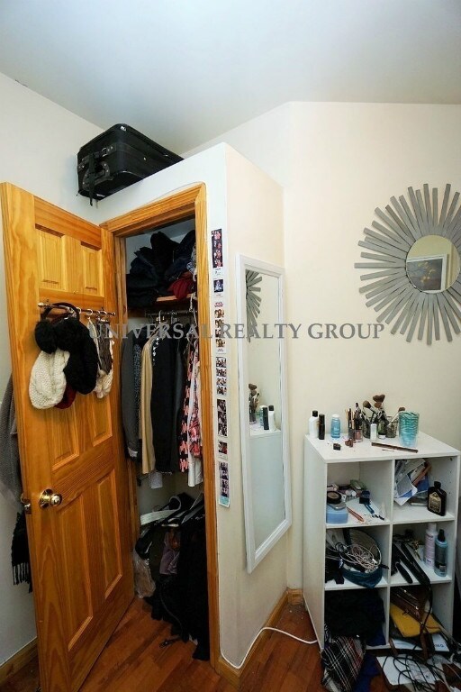 Building Photo - 244 E 21st St