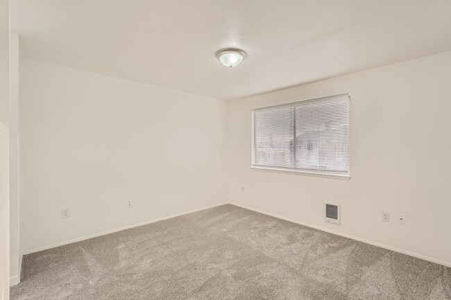 Building Photo - 2025 C St SE