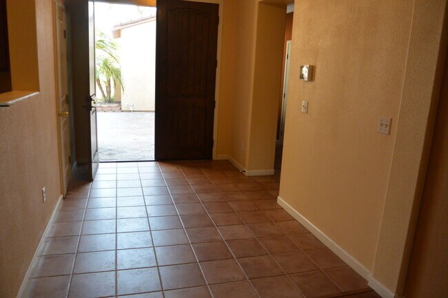 Building Photo - Beautiful Home in great North West Visalia neighborhood across from Soroptomist Park with Yard care