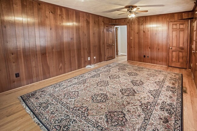 Building Photo - Lovely Colonial Home in Sharpley