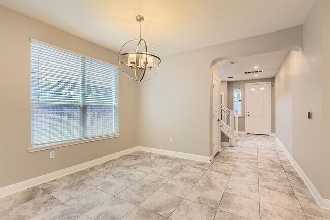Building Photo - 1609 Arial Dr