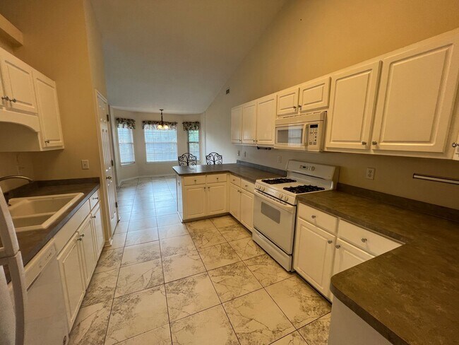 Building Photo - GREAT 4 BED / 2 BATH IN Crestview