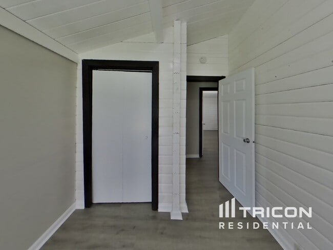Building Photo - 3601 Christine Pl
