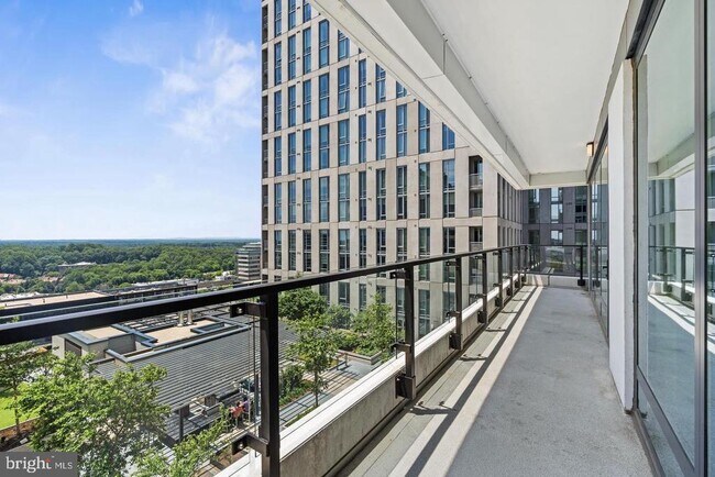 Building Photo - 1650 Silver Hill Dr