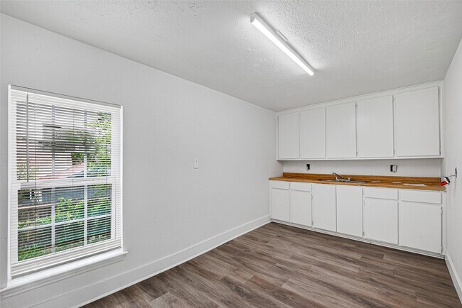 Building Photo - 4901 Stimson St