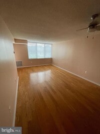 Building Photo - 10101 Grosvenor Pl