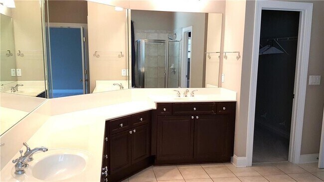 Building Photo - 3002 Montclair Cir SE