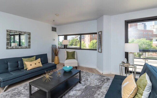 Building Photo - 100 Park Ave W